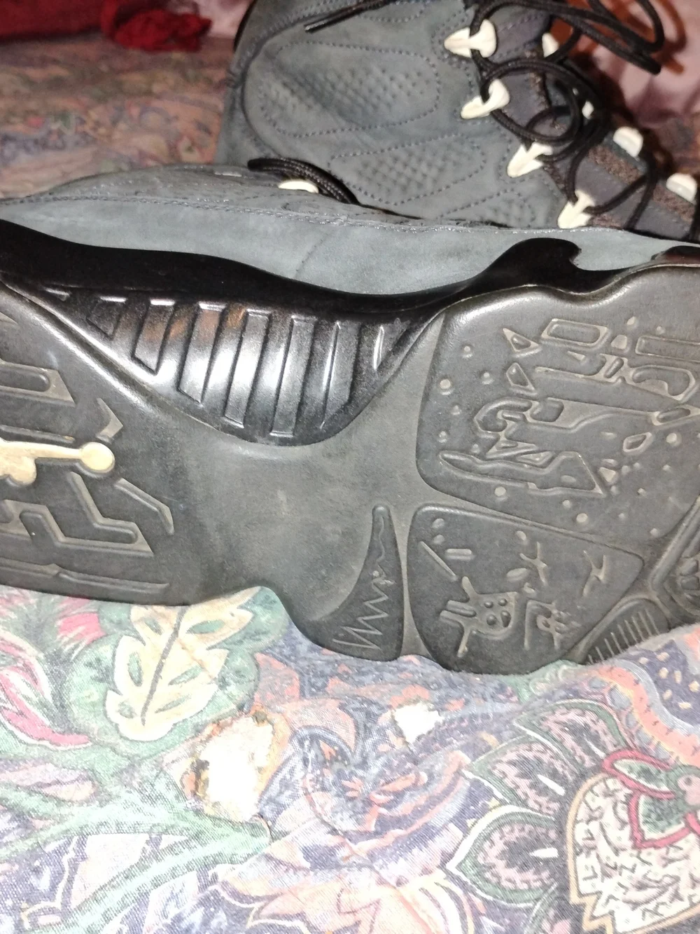 Air Jordan 9 Retro Men’s Size 8 Grey Suede High Top Sneakers